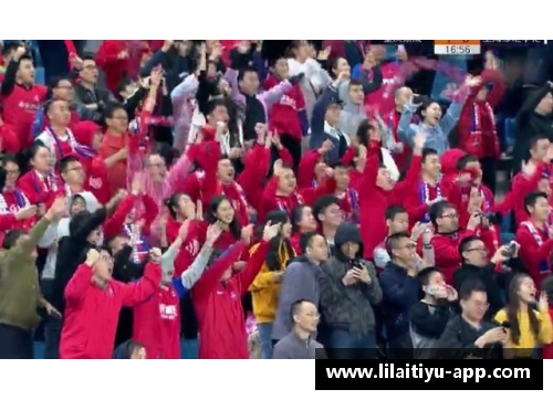 利来体育建业球迷疯狂庆祝主场平局，实现保级突破 - 副本